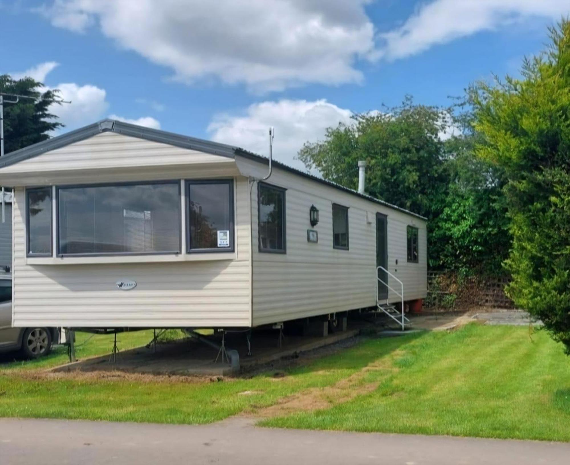 Homely 6 Berth Caravan At Steeple Bay In Essex Ref 36017D Southminster Екстериор снимка